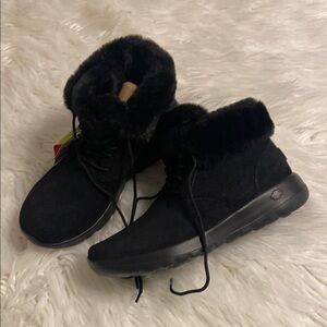 Skechers Women's Black Fur-Lined Boots size 7 brand new see all photos